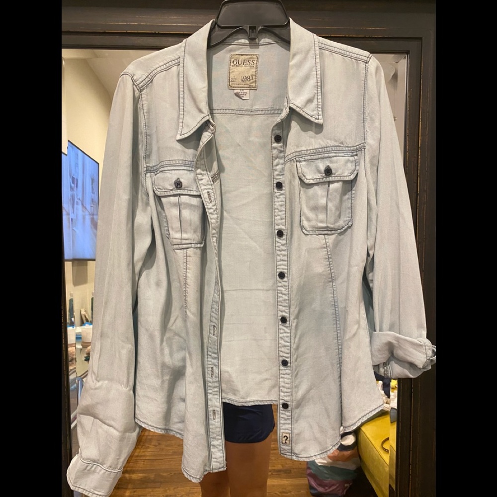 Guess bottom down shirt